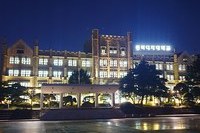 불이 다 켜진 본관 야경